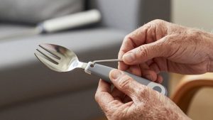 Best Adaptive Utensils for Seniors with Parkinson’s Tremors