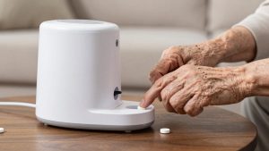 Best Automatic Pill Dispensers for Seniors with Parkinson’s Tremors