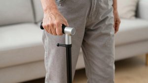 Best cane for one-handed use