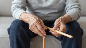 Best Dressing Sticks for Seniors with Parkinson’s Tremors