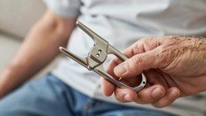 Best Jar Openers for Seniors with Parkinson’s Tremors