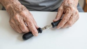 Best Long-Handled Shoehorns for Seniors with Arthritis