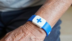 Best medical alert bracelet for seniors in 2026
