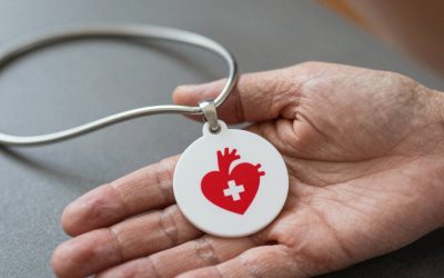 Best medical alert pendant for seniors with heart conditions