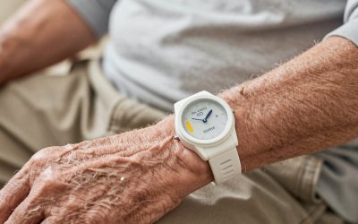 Best medical alert watch for seniors living alone