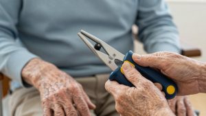 Best Reacher Grabber Tools for Seniors with Parkinson’s Tremors