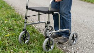 Best Rollator for Grass and Gravel