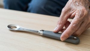 Best Weighted Utensils for Seniors with Parkinson’s Tremors
