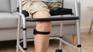 Knee Walker vs Crutches for Seniors