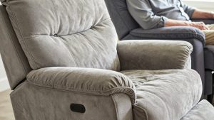 La-Z-Boy vs Mega Motion Lift Chair Recliner