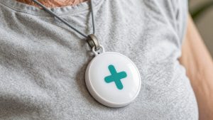 Medical Alert Pendant vs Medical Alert Watch Which Is Better for Seniors