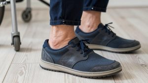 Best Shoes for Seniors With Balance Problems: Sole, Heel and Fit Features That Matter